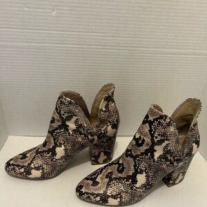 Steve Madden Snakeskin Pattern Ankle Booties size 10 M women. Block Heel. OBO
